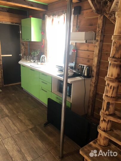 Дом из дерева и болшой бокс