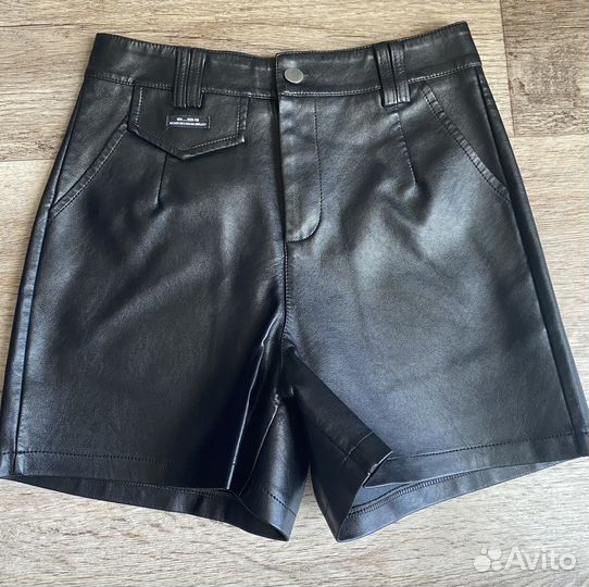 Кожаные шорты