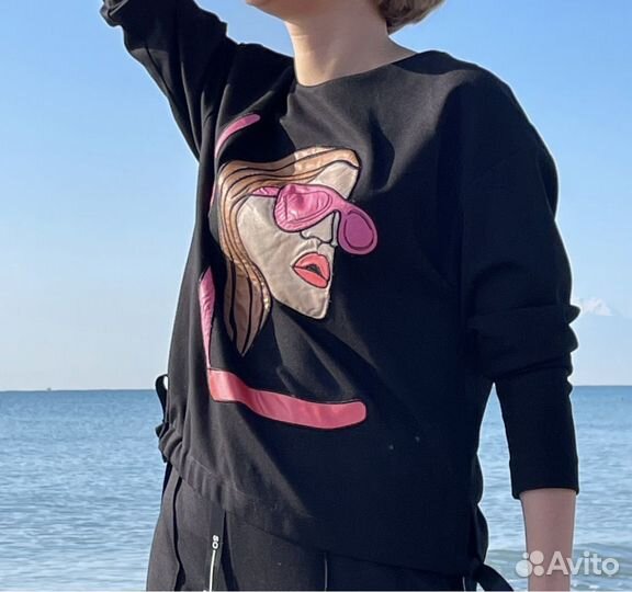 Спортивный костюм с апликацией из иск кожи