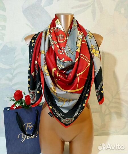 140х140 Новый платок шёлковый красный с каретой
