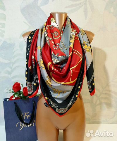 140х140 Новый платок шёлковый красный с каретой