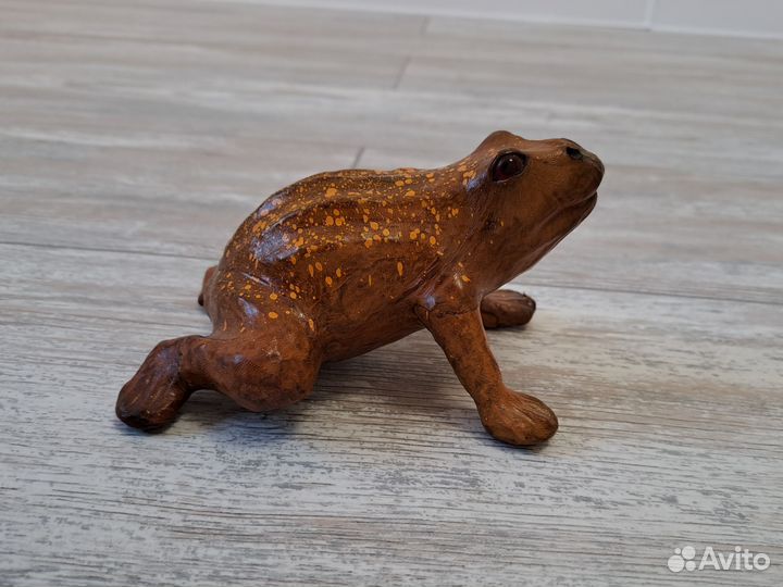 Лягушка с натуральной кожи