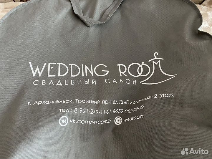 Свадебное платье со шлейфом