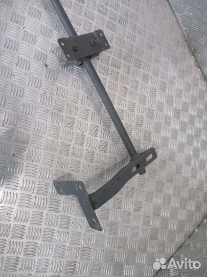 Кронштейн спойлера Iveco 504024526