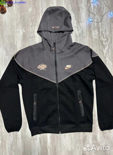 Яркий мужской костюм Nike для активной жизни