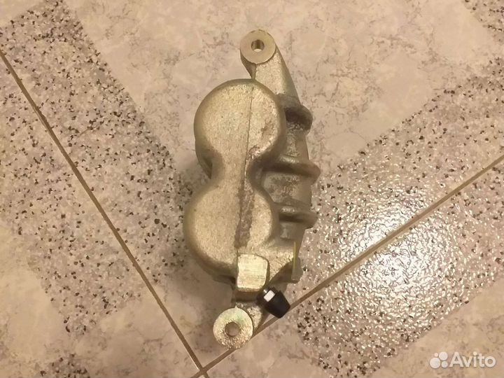 Суппорт правый Форд Транзит с 2000 по 2006