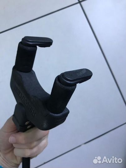 Держатель для гитар с фиксатором “Hercules”