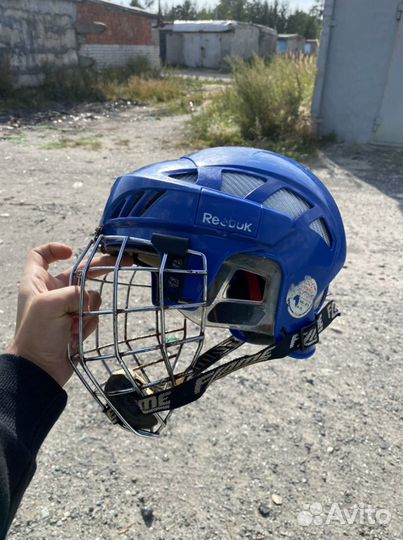 Хоккейный шлем