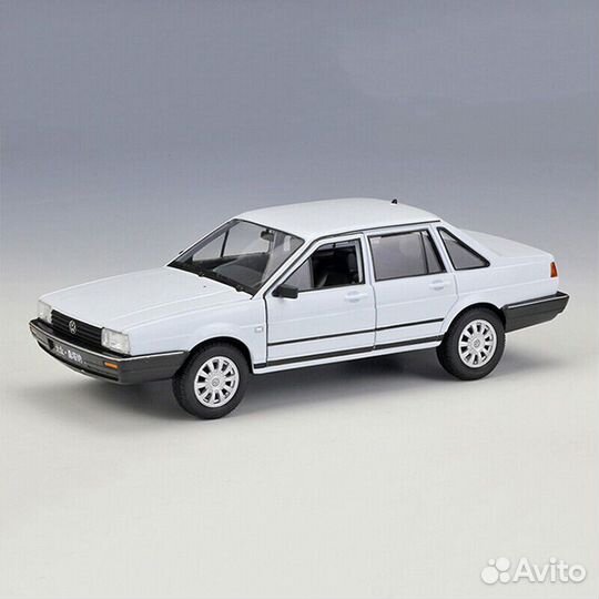 Модель welly 1:24 Vw Passat Santana 1982 белый