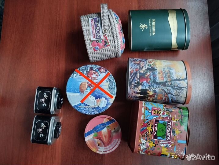 Банки жестяные, сковорода, держатель, бутылка