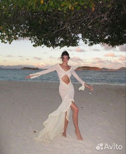 Платье летнее пляжное как у Kendall co шлейфом
