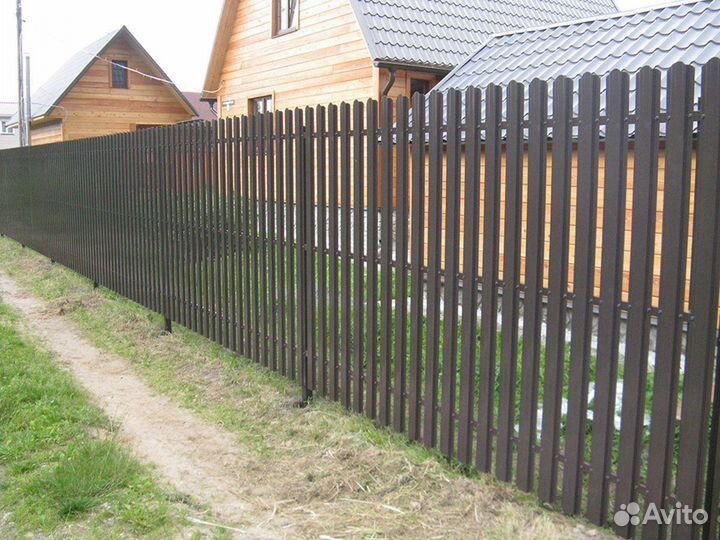 Забор из штакетника