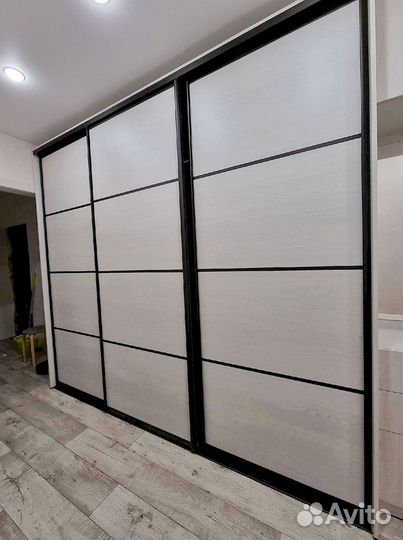 Шкаф современный