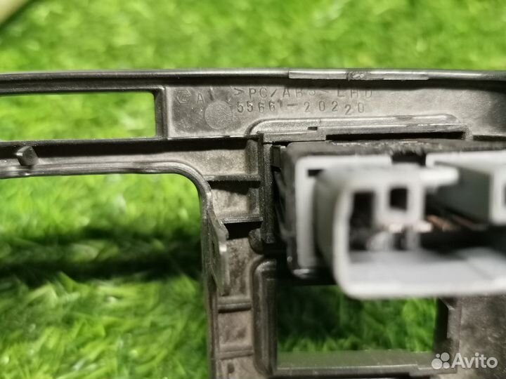 Решетка вентиляционная Toyota Avensis (T220) I