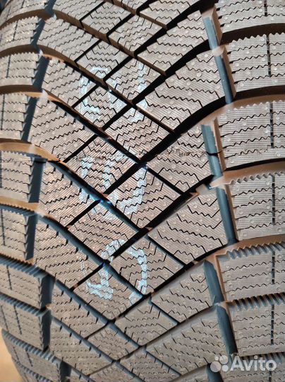 Pirelli Ice Zero FR 225/50 R17 98H