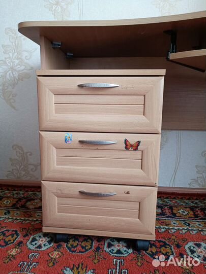 Компьютерный стол