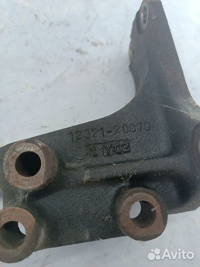 Кронштейн опоры двигателя Lexus RX 300