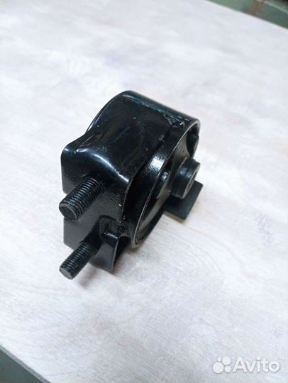 Подушка двигателя зад Ford Festiva/Mazda Demio