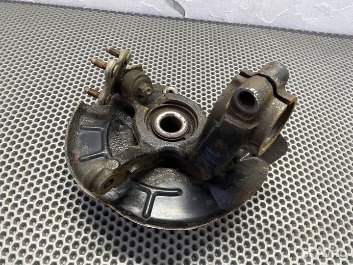 Кулак поворотный правый Volkswagen Polo 5