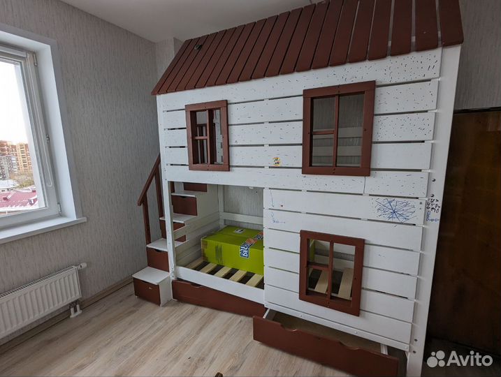 Кровать домик детская двухъярусная и 2 матраса