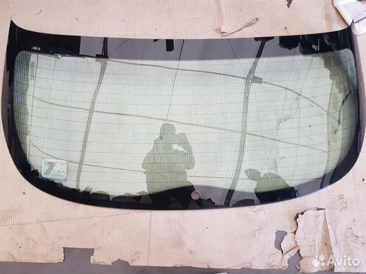 Заднее стекло на Киа Сид