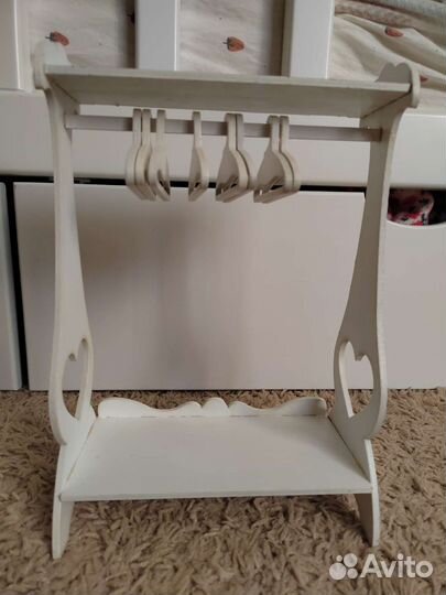 Деревянная вешалка (гардероб)