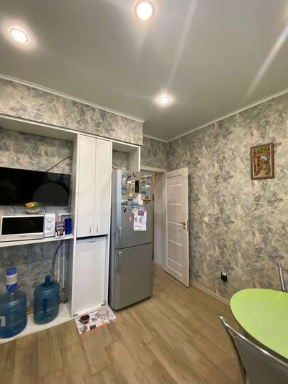 2-к. квартира, 57 м², 2/9 эт.