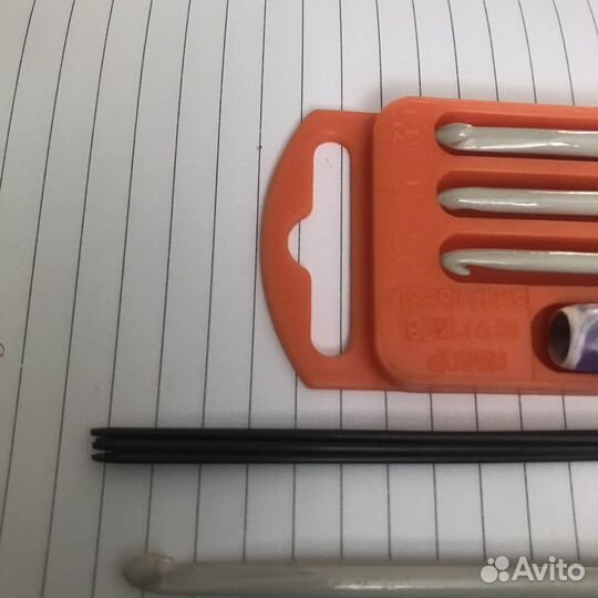 Крючок для вязания, спицы чулочные и пяльцы