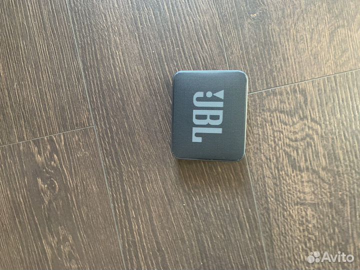 Колонка jbl go essential