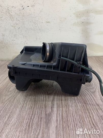 Корпус воздушного фильтра Opel Zafira B Z19DT