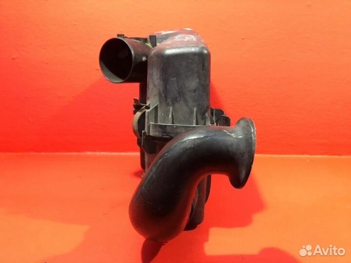 Корпус воздушного фильтра Toyota Rav4 2 1zzfe 2003