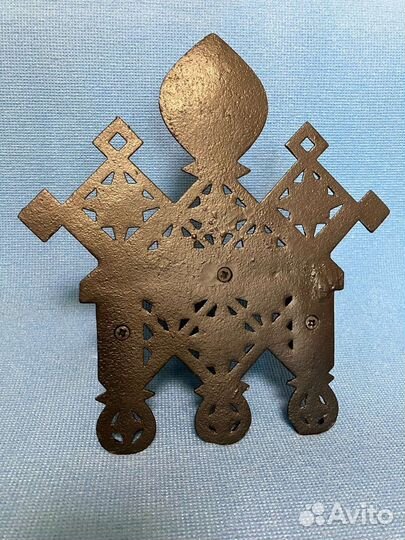 Кусинское литьё. Полка в русском стиле