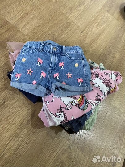 Пакетом детские вещи