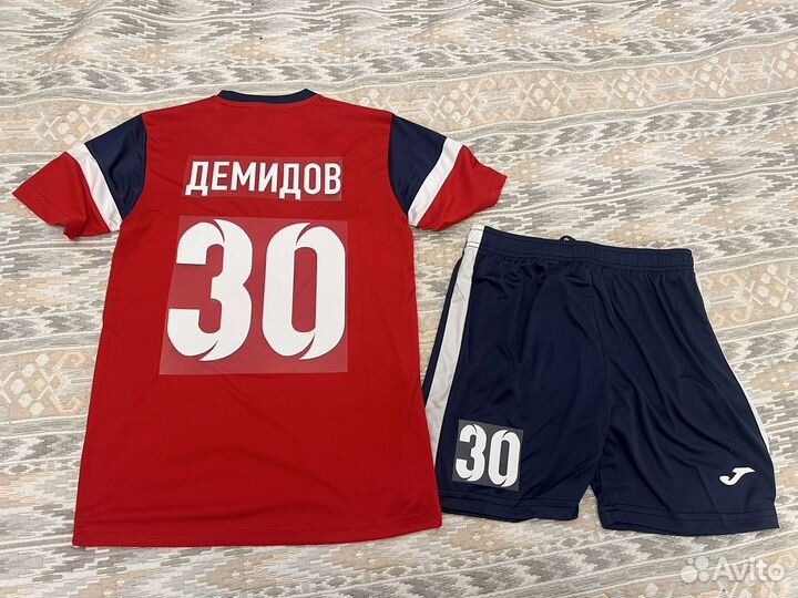 Нанесение логотипов на одежду