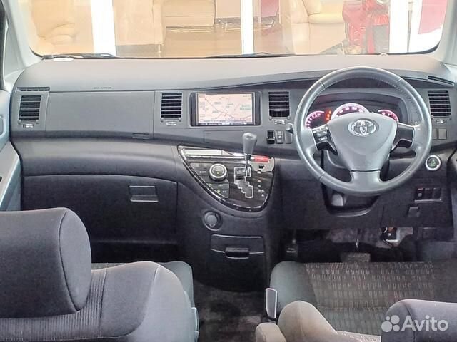 Toyota Isis 1.8 CVT, 2015, 25 000 км