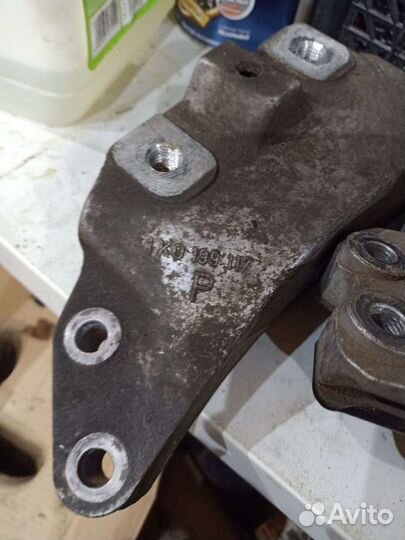 1k0199117p опора коробки