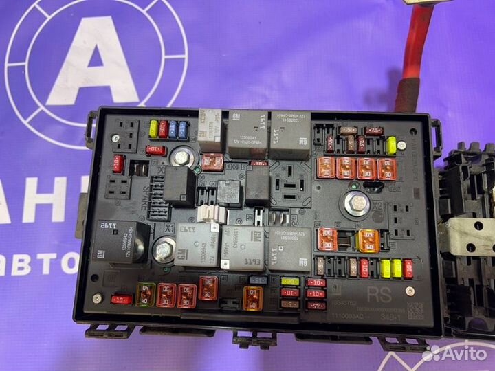 Блок предохранителей Opel Astra J A16XER 2012