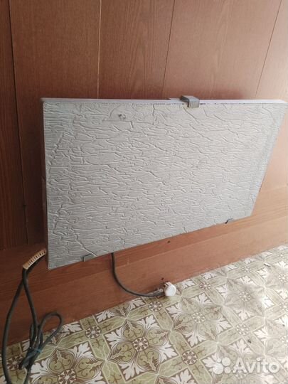 Кварцевый обогреватель настенный