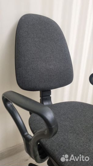 Компьютерное офисное кресло