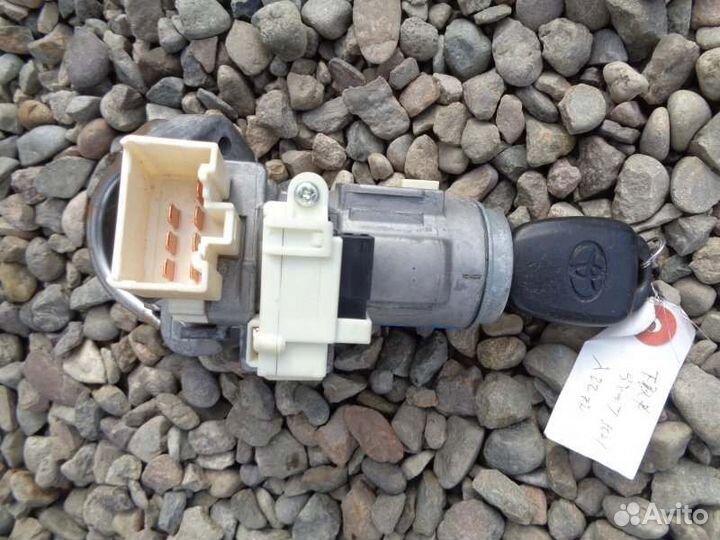 Замок зажигания Toyota Vitz KSP130 1KR-FE 2011/5