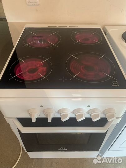 Плита электрическая Indesit, в отличном состоянии