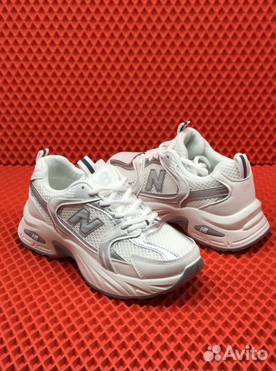 NB 530: Женские, белые, для выделения из толпы, 36