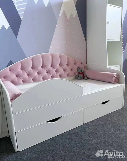 Кровать детская с мягкой спинкой