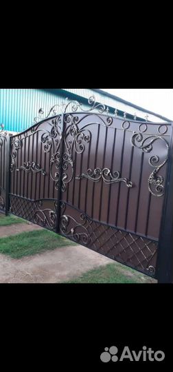 Ворота калитки с элементами художественной ковки