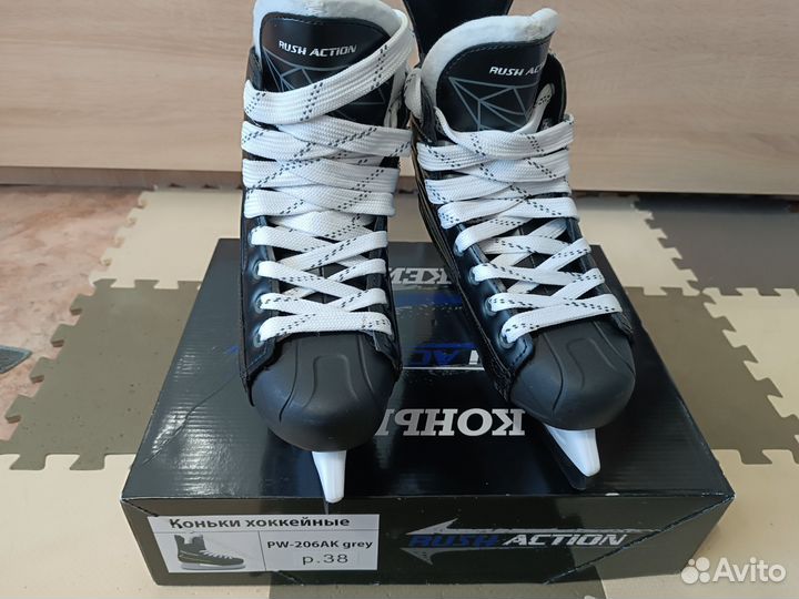 Коньки хоккейные