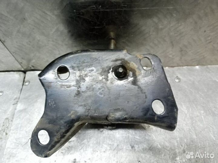 Крепление балки подвески заднее правое Renault