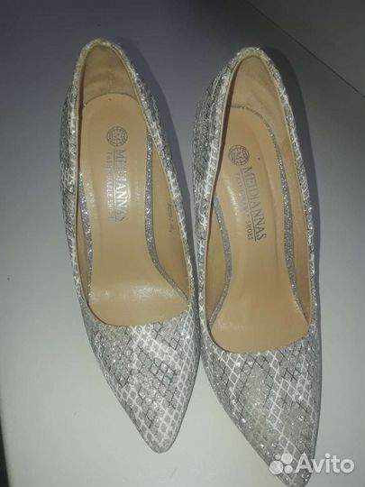 Свадебное платье со шлейфом