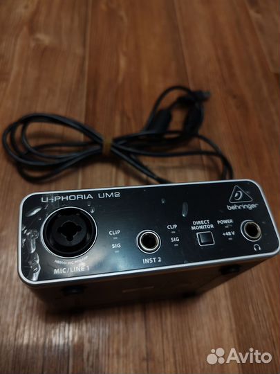 Звуковая карта behringer U-phoria UM2