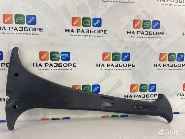 Накладка на стойку внутренняя правая LADA Largus
