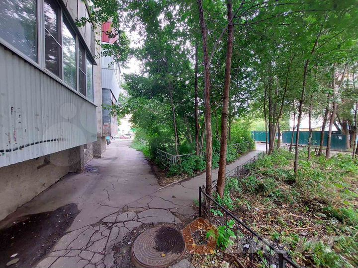 Помещение с окном и ремонтом